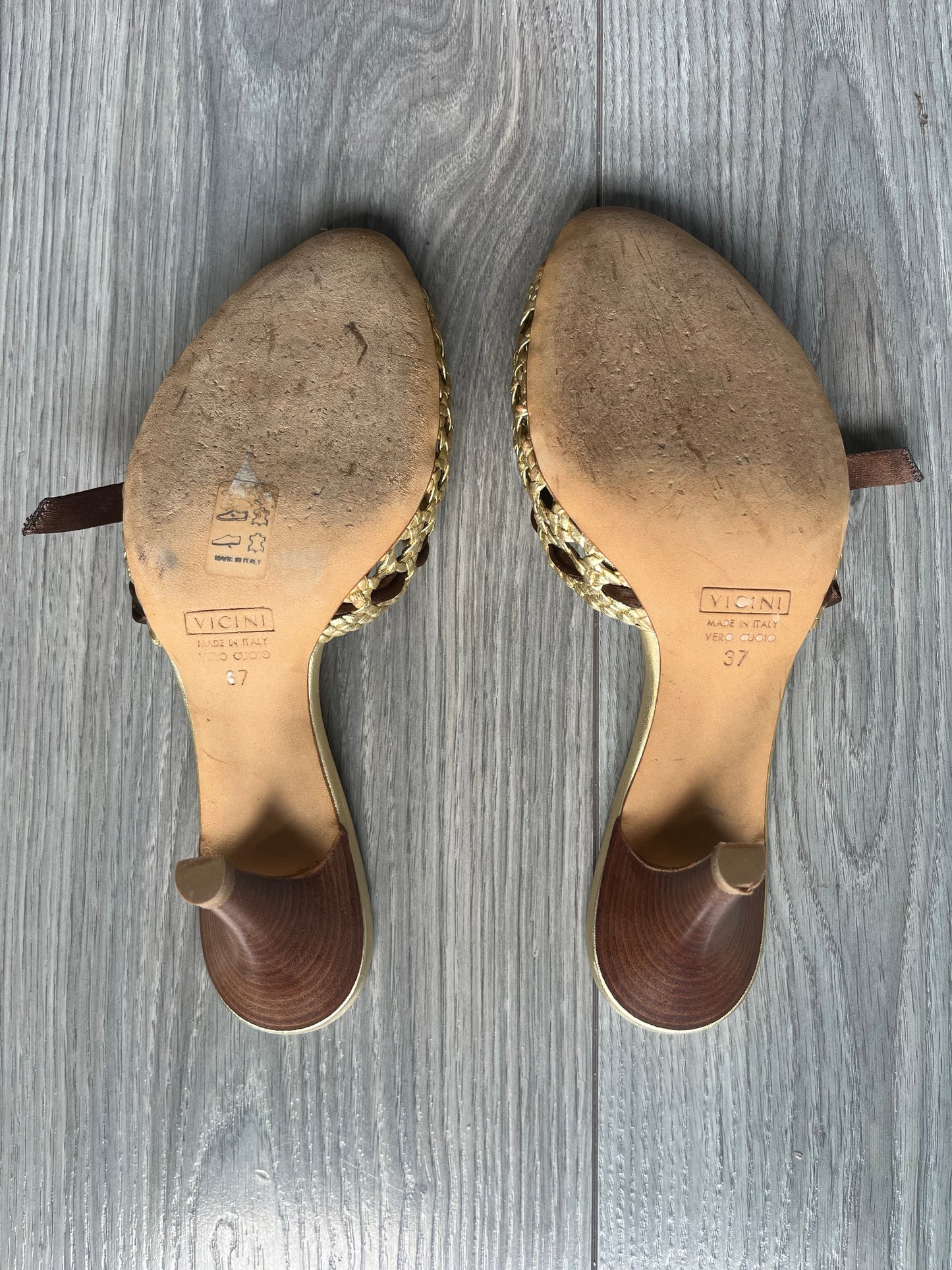 Giusseppe Zanotti Gold kitten heels 37 EU/ US 6