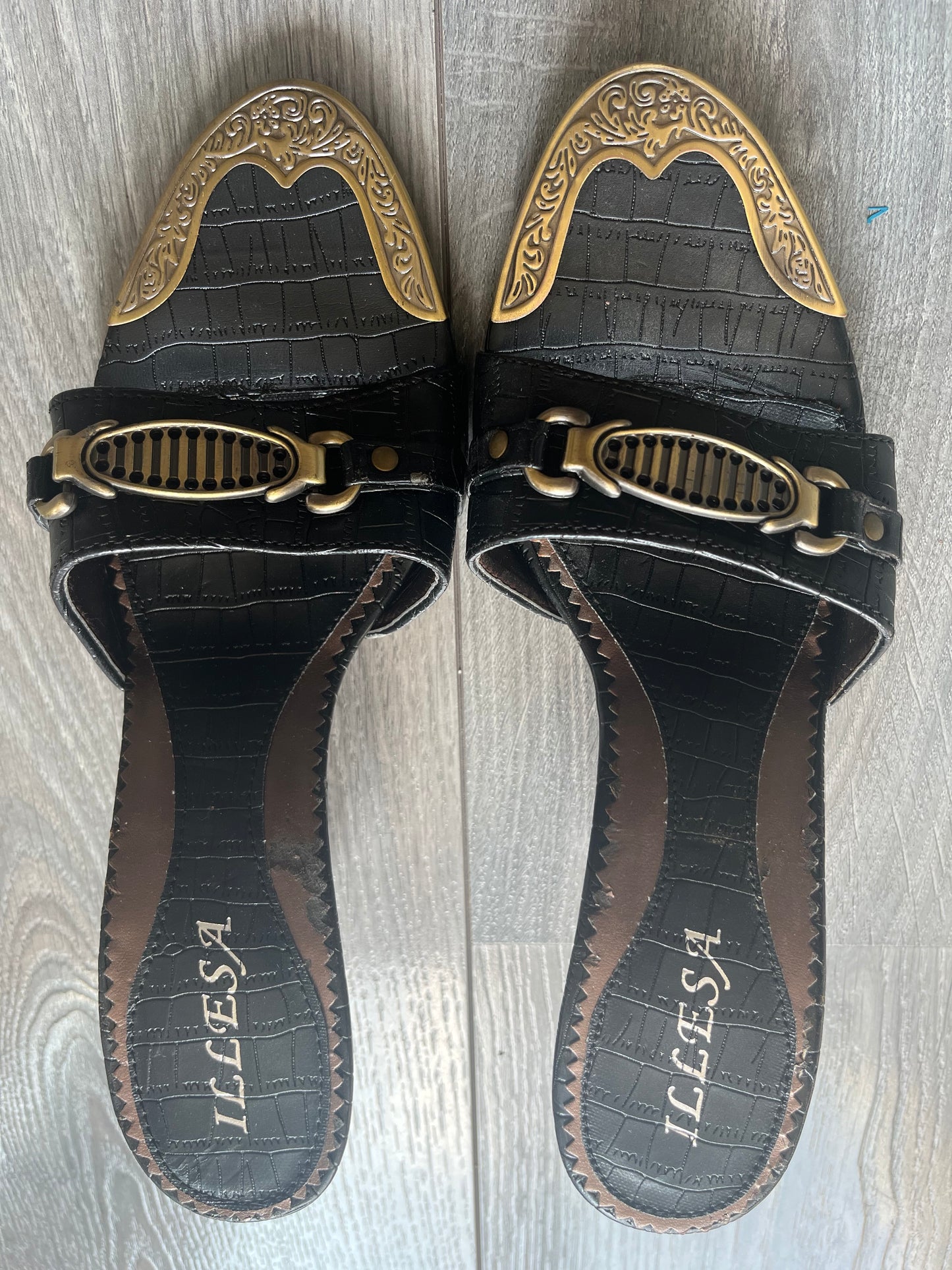 Black kitten heels with gold accents size 38 EU/ 7 US