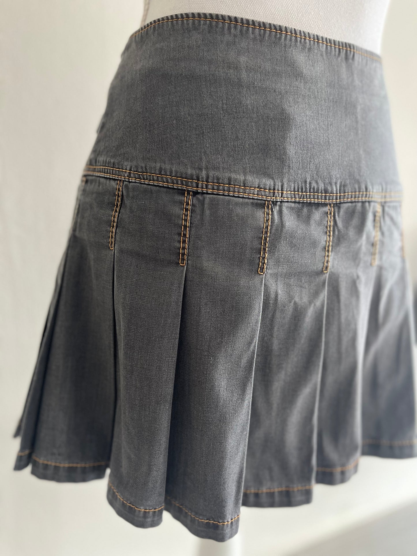 Burberry pleated skirt grey