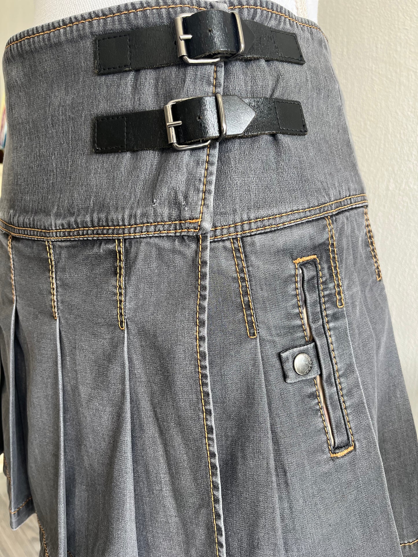 Burberry pleated skirt grey