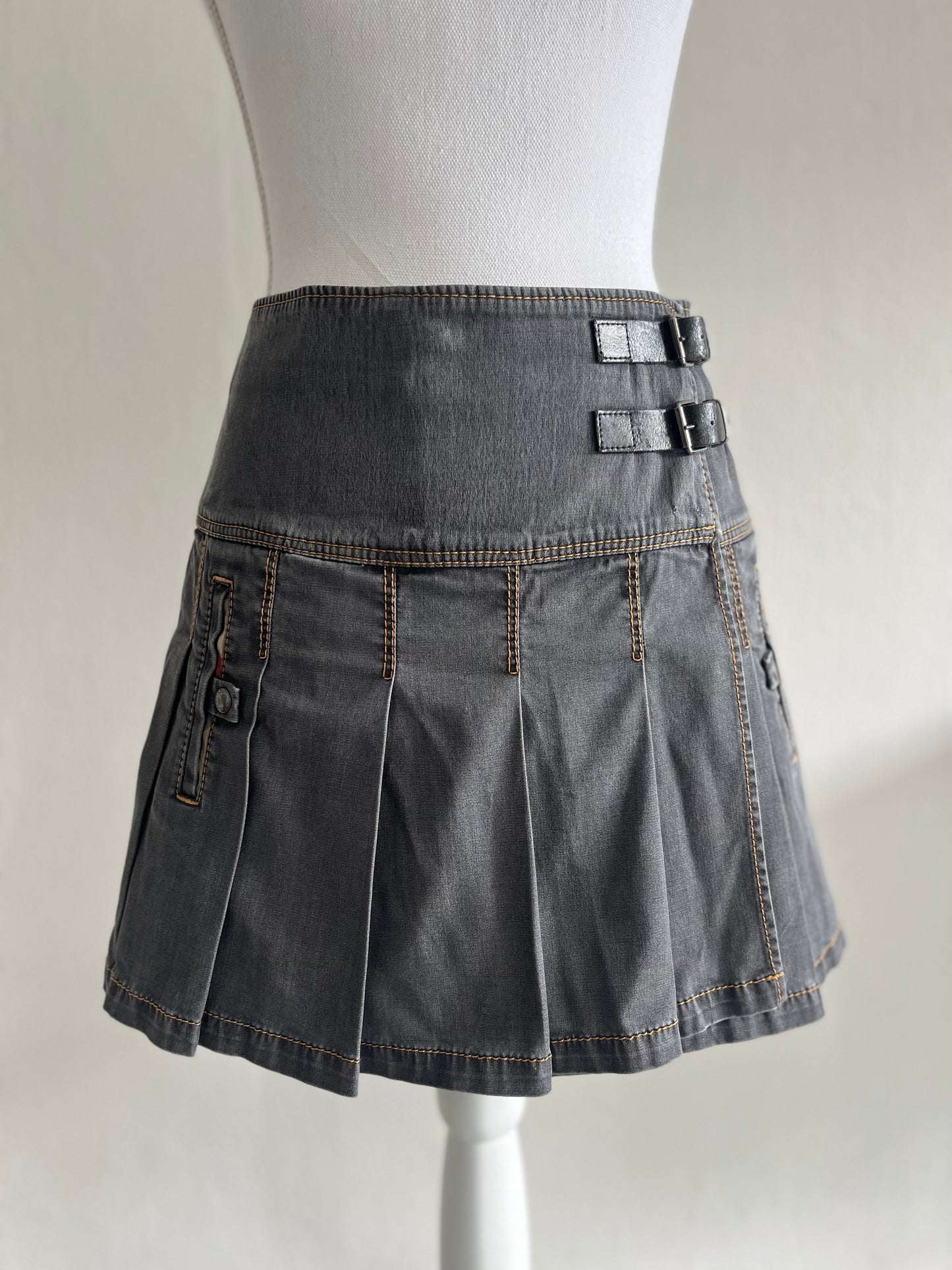 Burberry pleated skirt grey