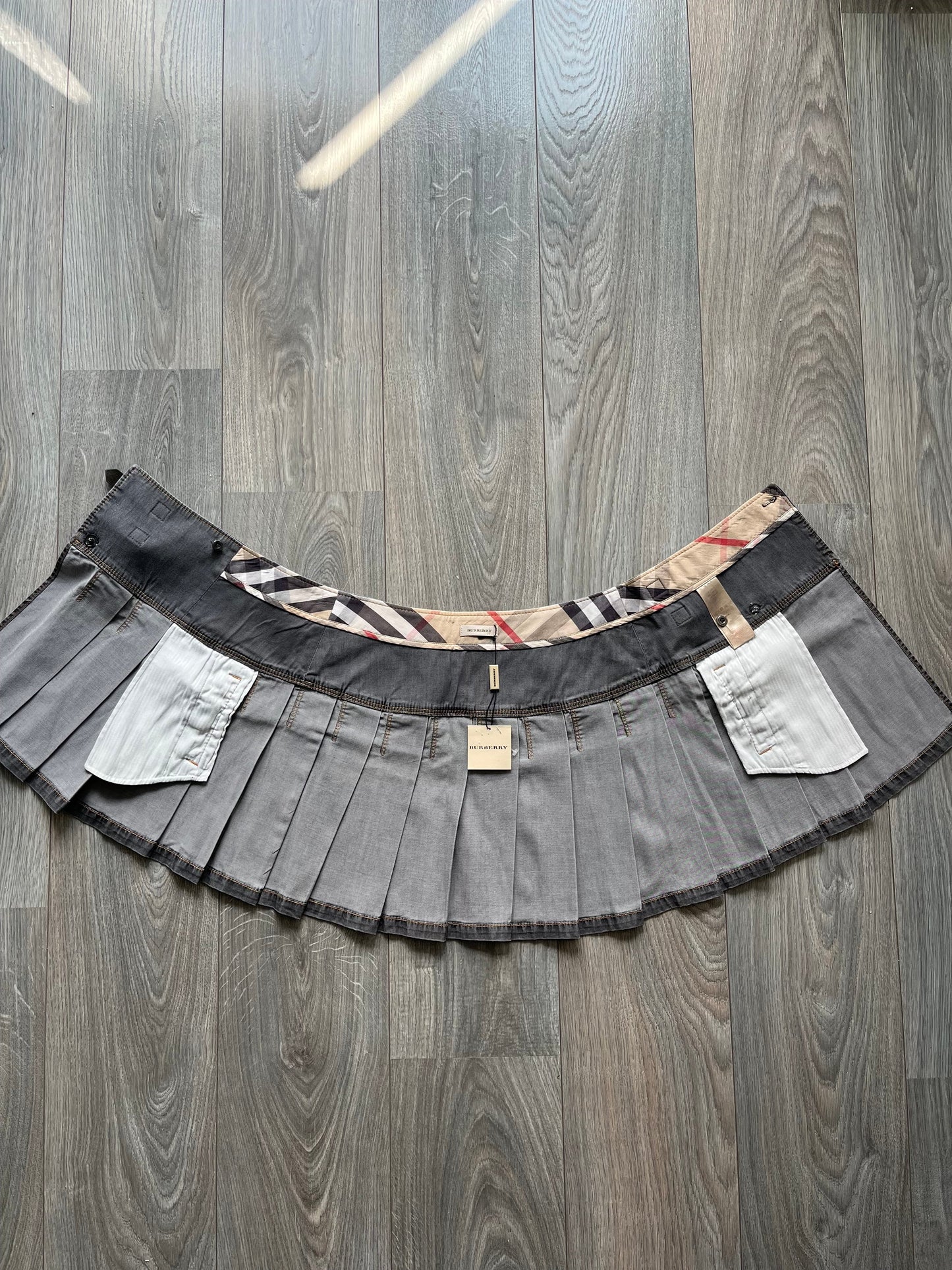 Burberry pleated skirt grey