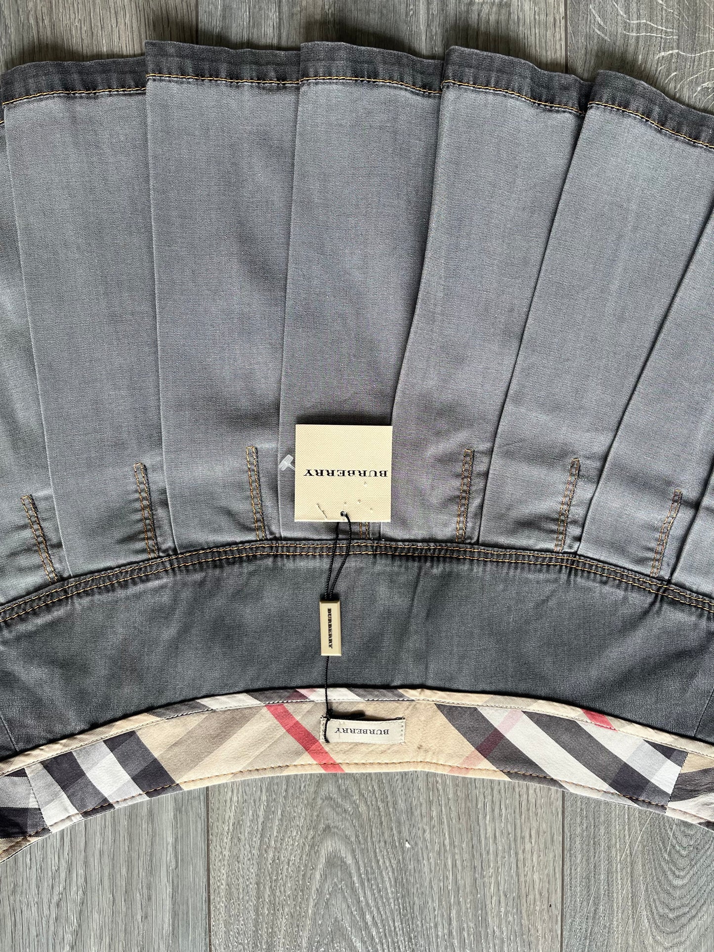 Burberry pleated skirt grey