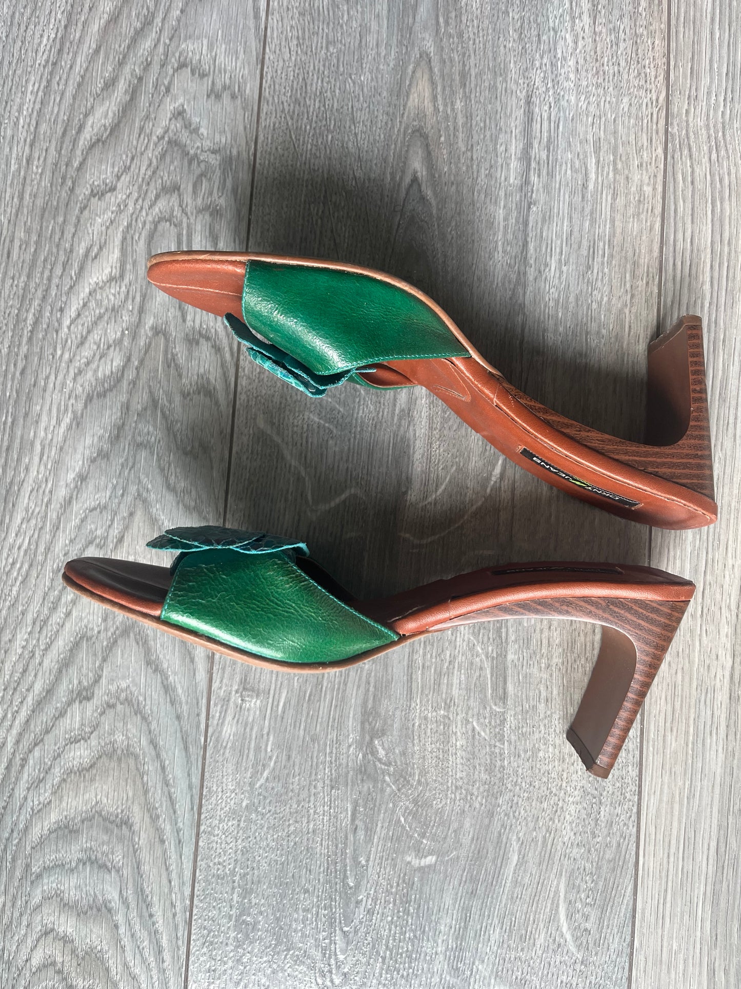 DKNY Jeans green and brown floral kitten heels 38 EU/7 US
