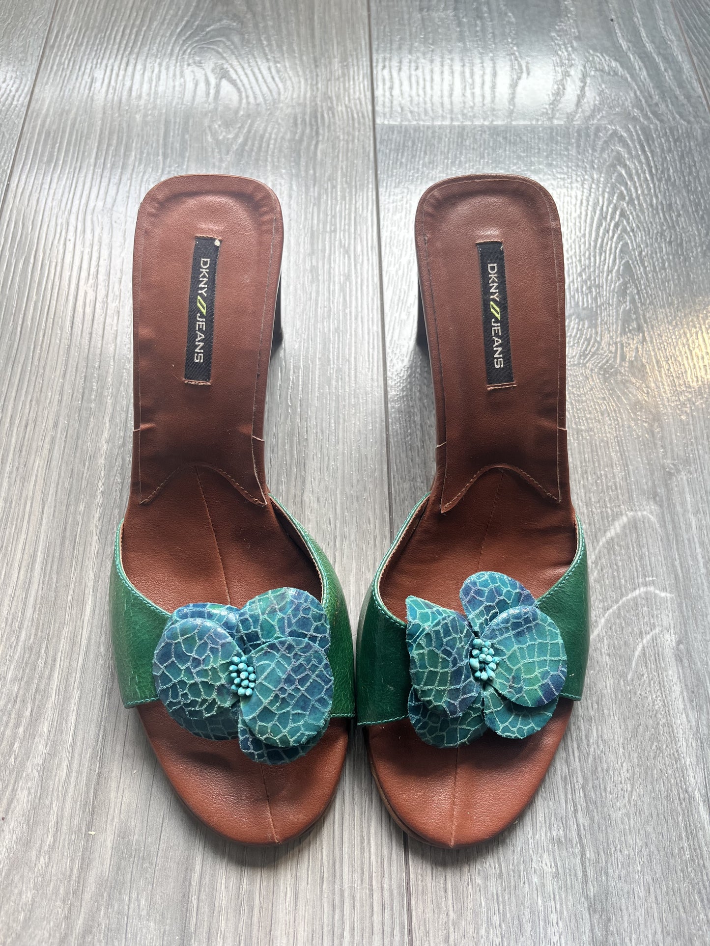 DKNY Jeans green and brown floral kitten heels 38 EU/7 US