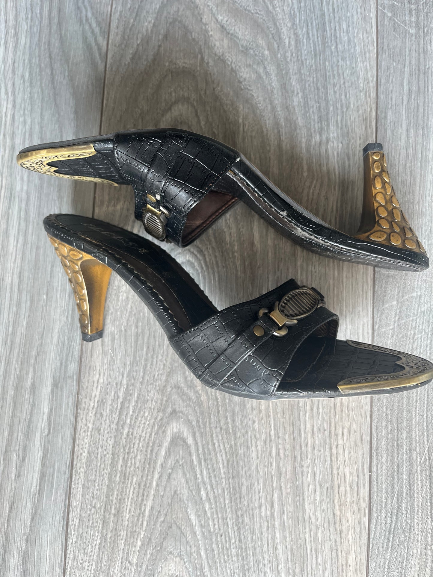 Black kitten heels with gold accents size 38 EU/ 7 US