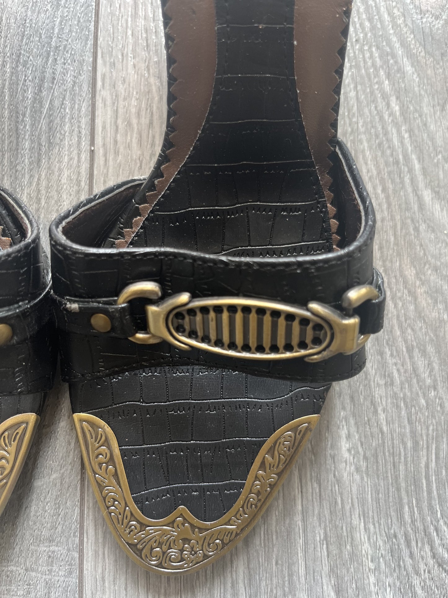 Black kitten heels with gold accents size 38 EU/ 7 US